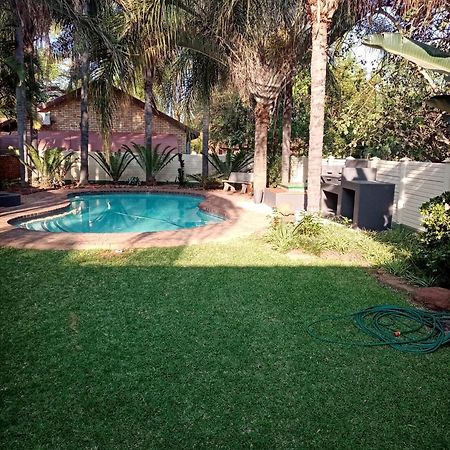 De La Rose Guesthouse Lephalale 外观 照片