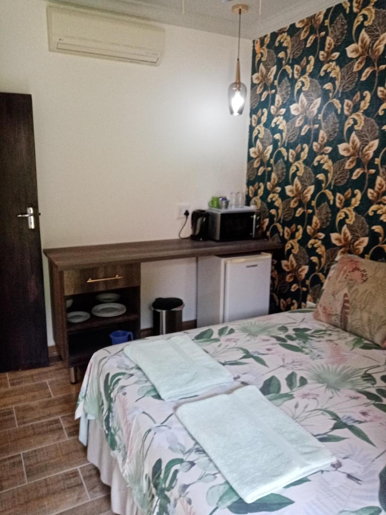 De La Rose Guesthouse Lephalale 外观 照片