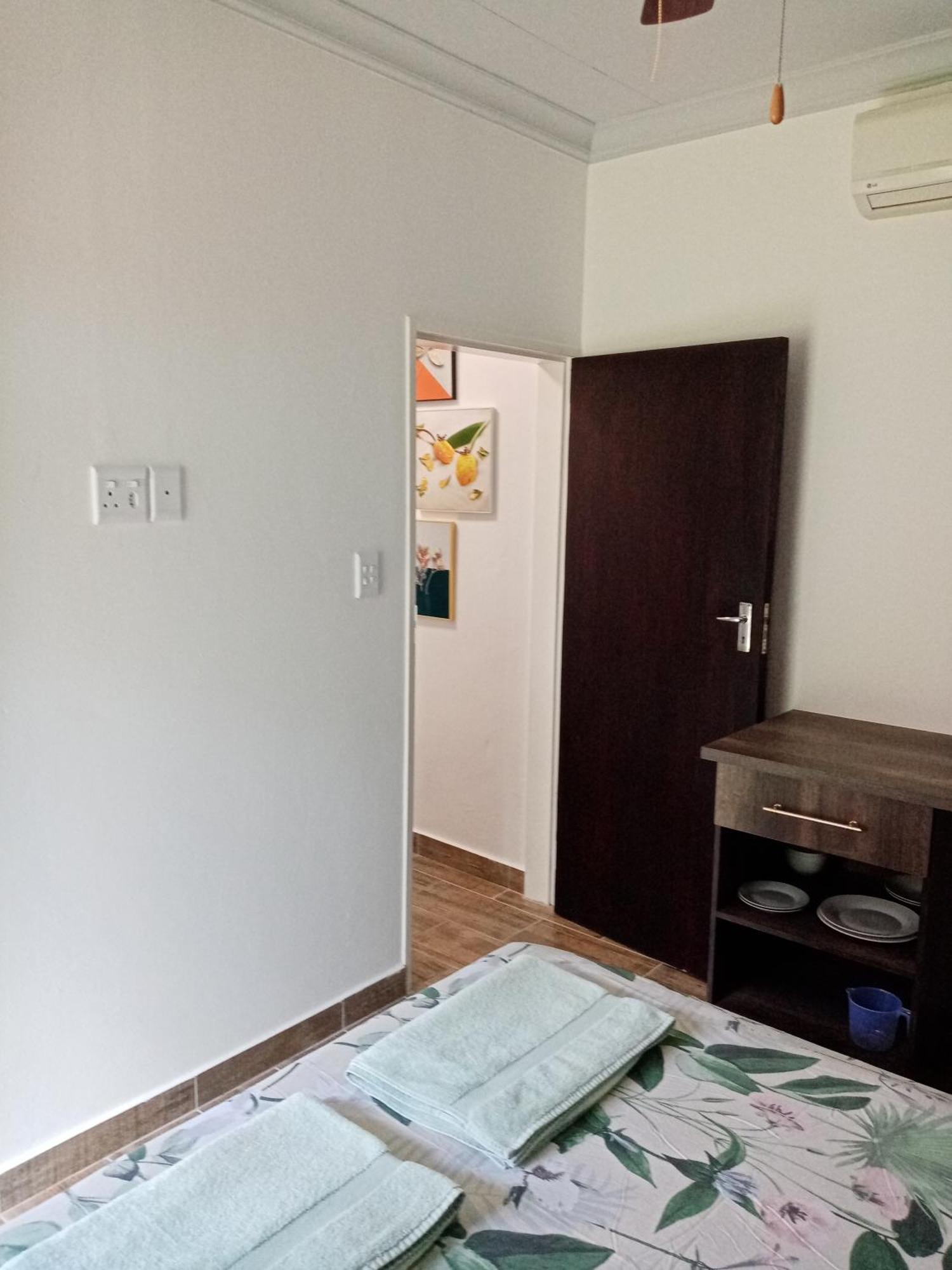 De La Rose Guesthouse Lephalale 外观 照片