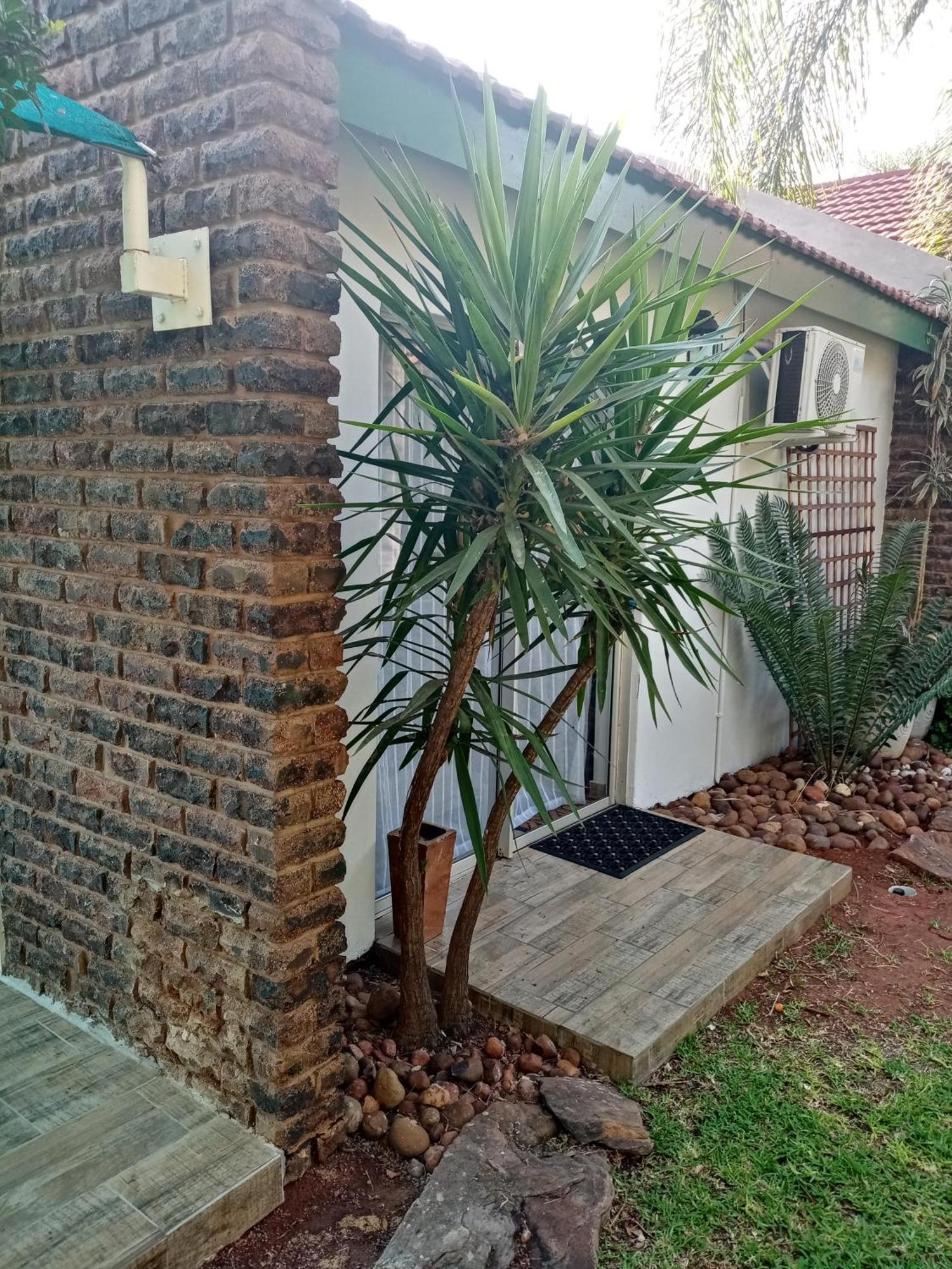 De La Rose Guesthouse Lephalale 外观 照片