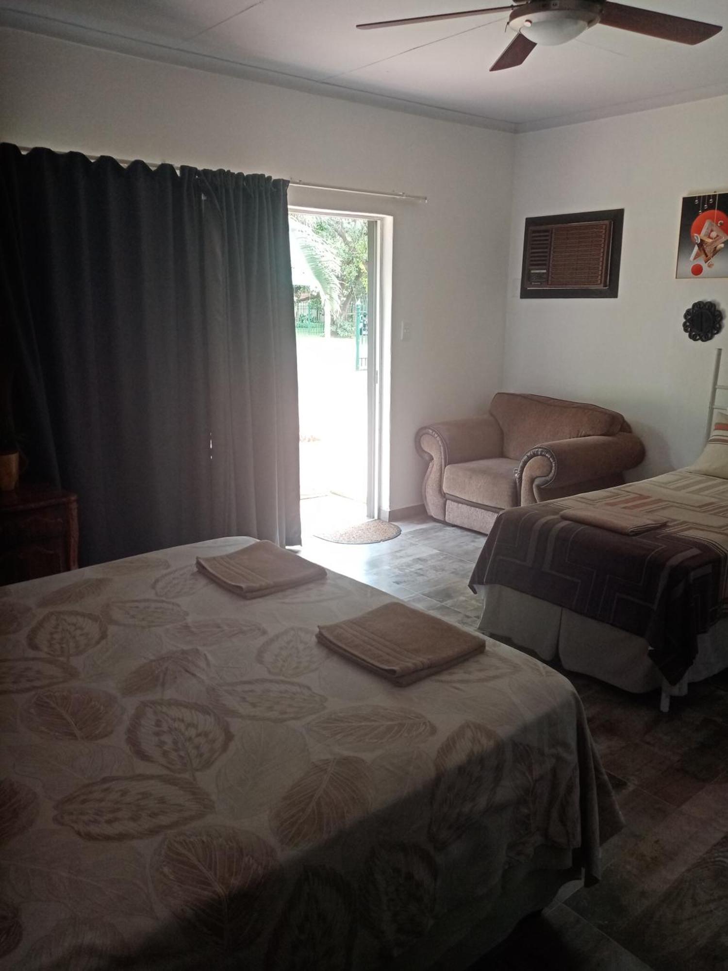 De La Rose Guesthouse Lephalale 外观 照片