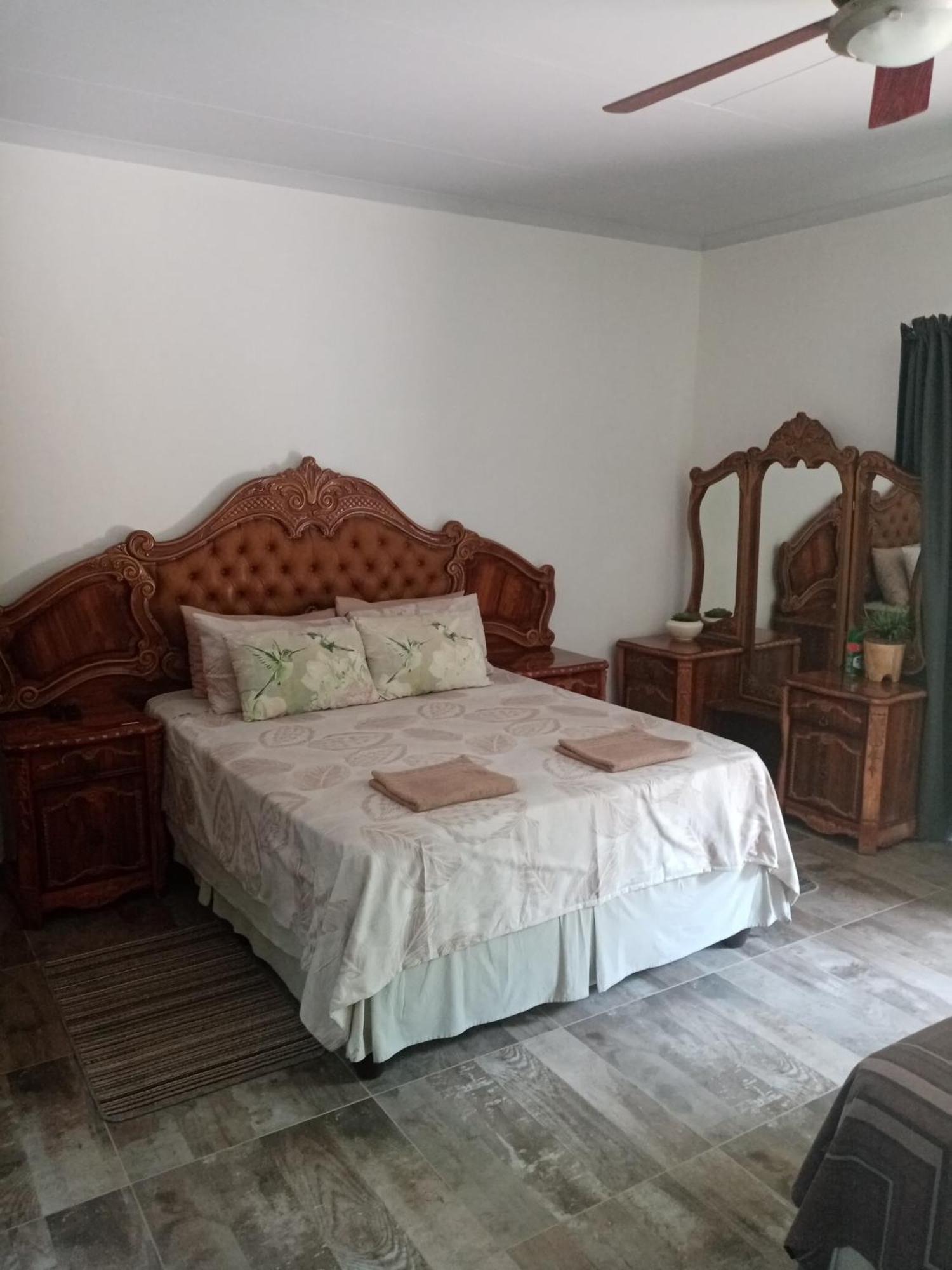 De La Rose Guesthouse Lephalale 外观 照片