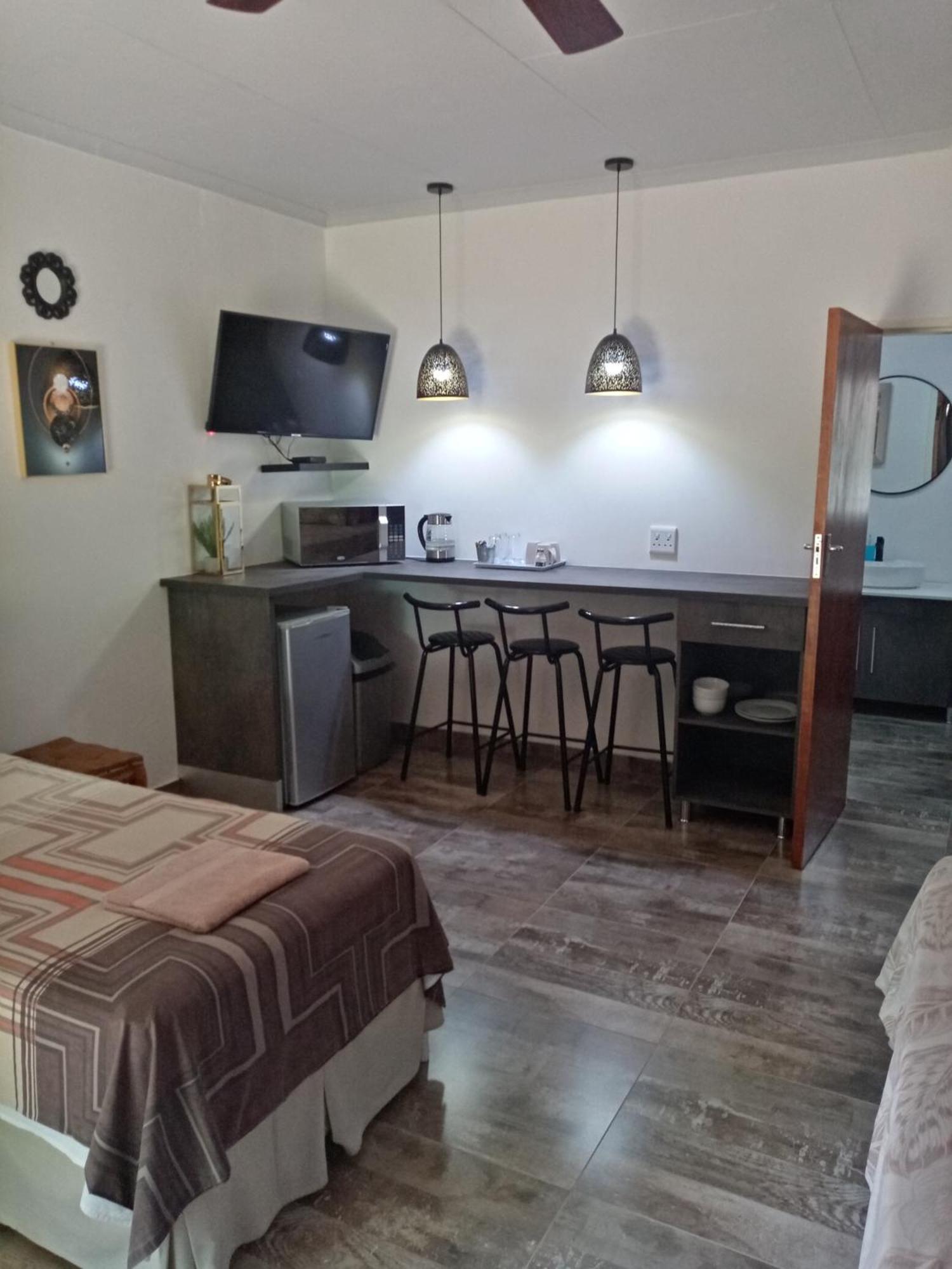 De La Rose Guesthouse Lephalale 外观 照片