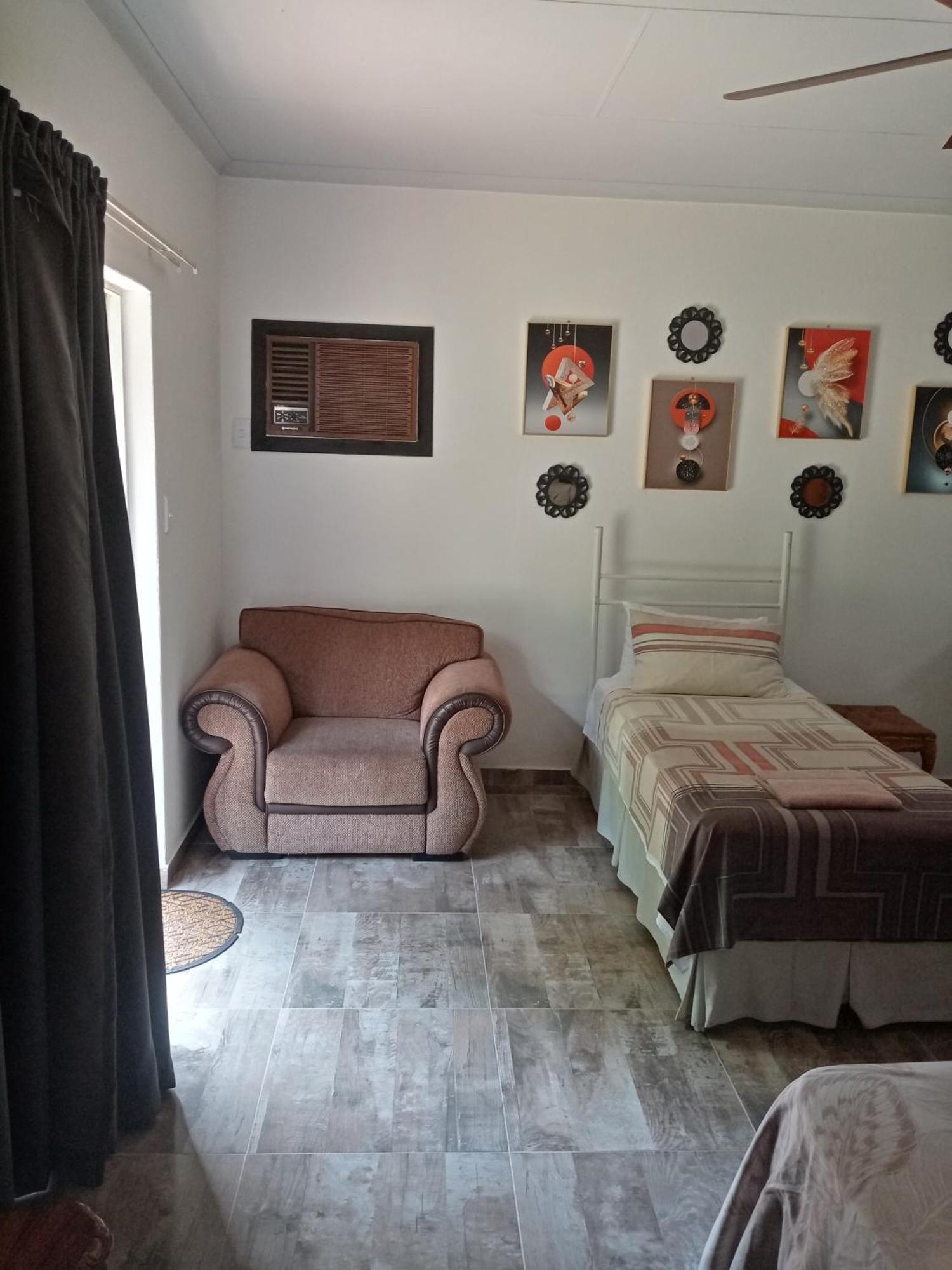 De La Rose Guesthouse Lephalale 外观 照片