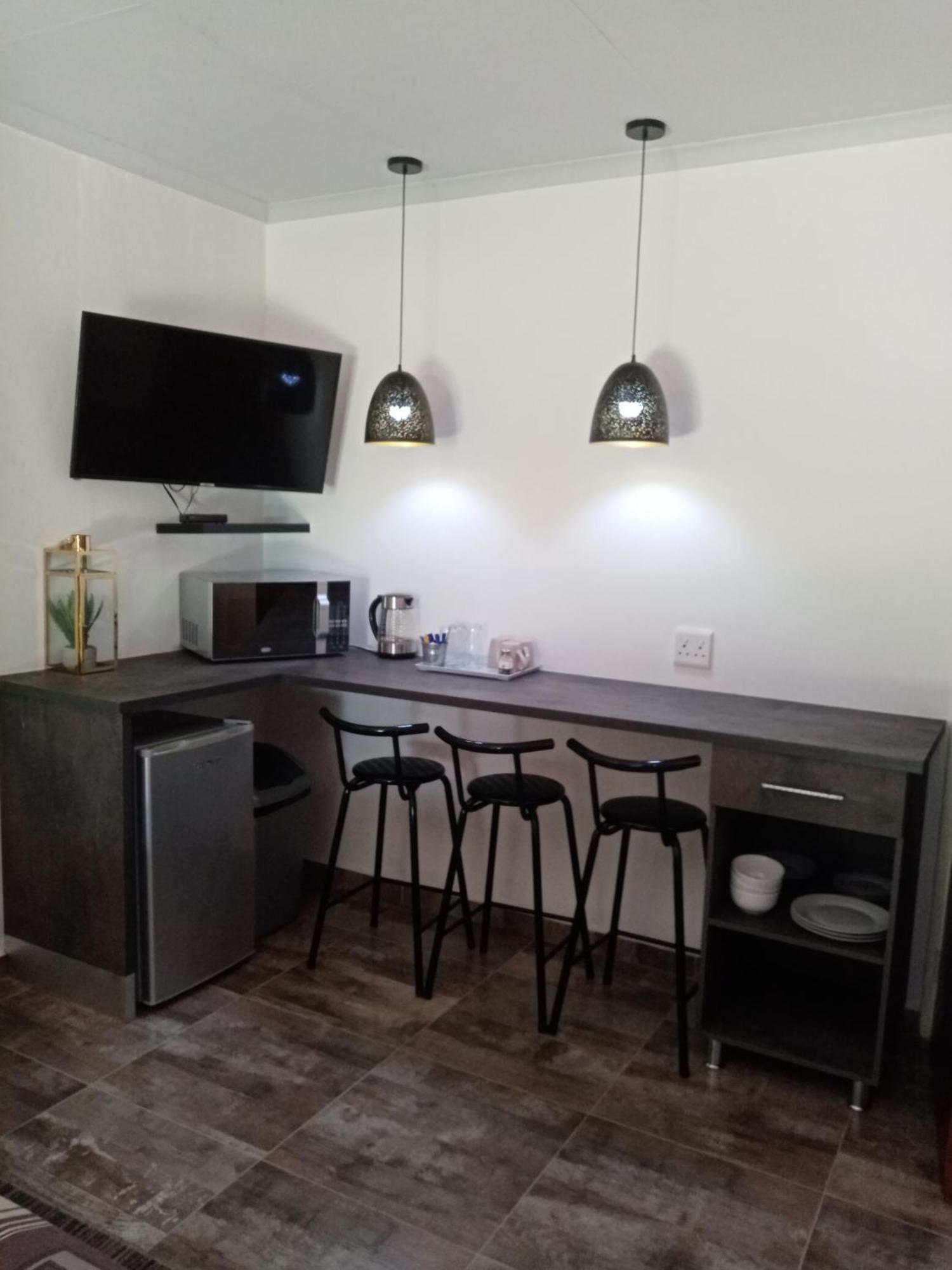 De La Rose Guesthouse Lephalale 外观 照片