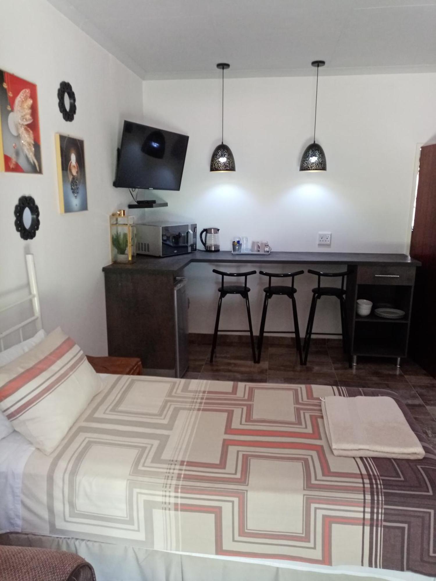 De La Rose Guesthouse Lephalale 外观 照片