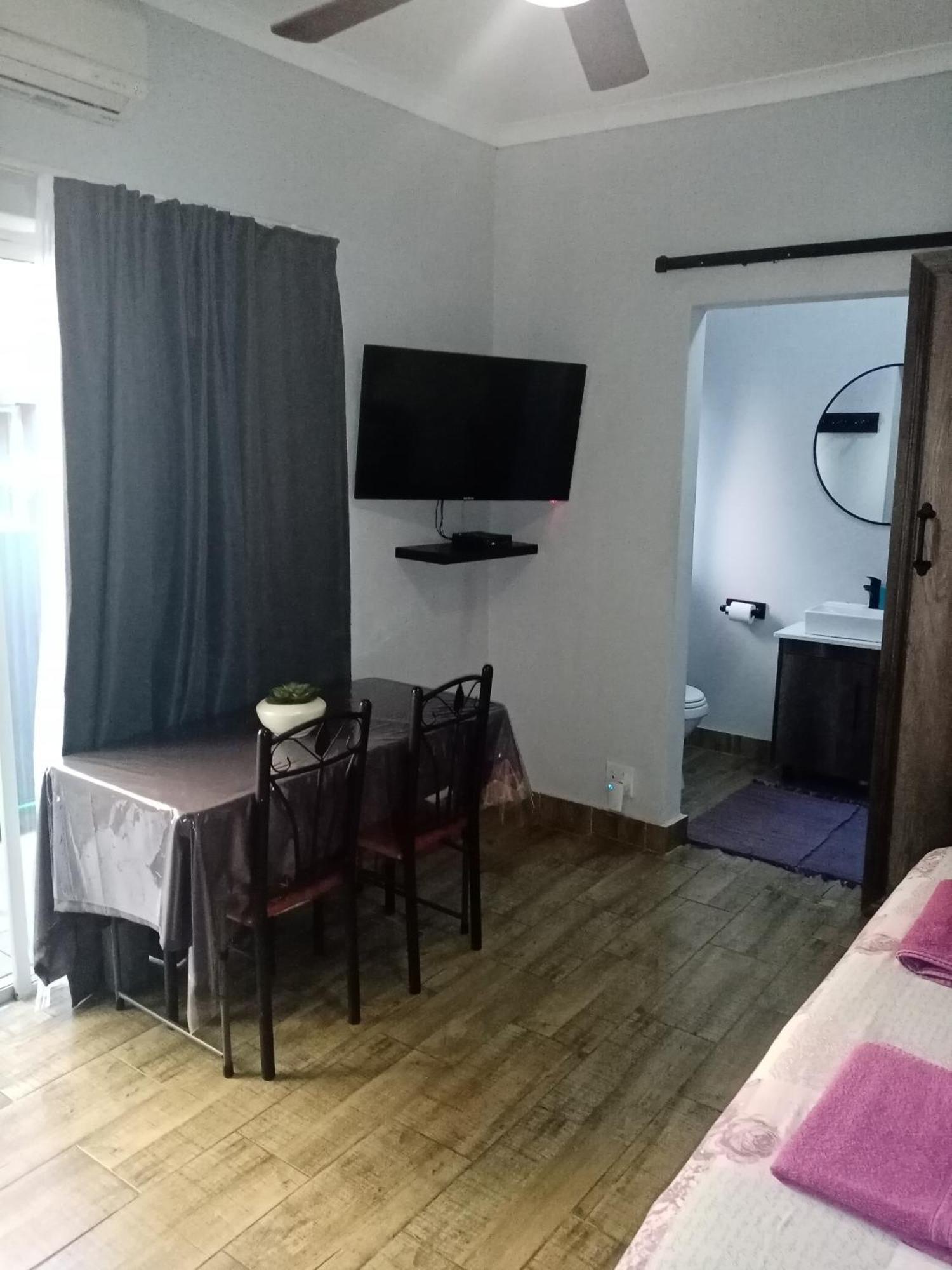 De La Rose Guesthouse Lephalale 外观 照片