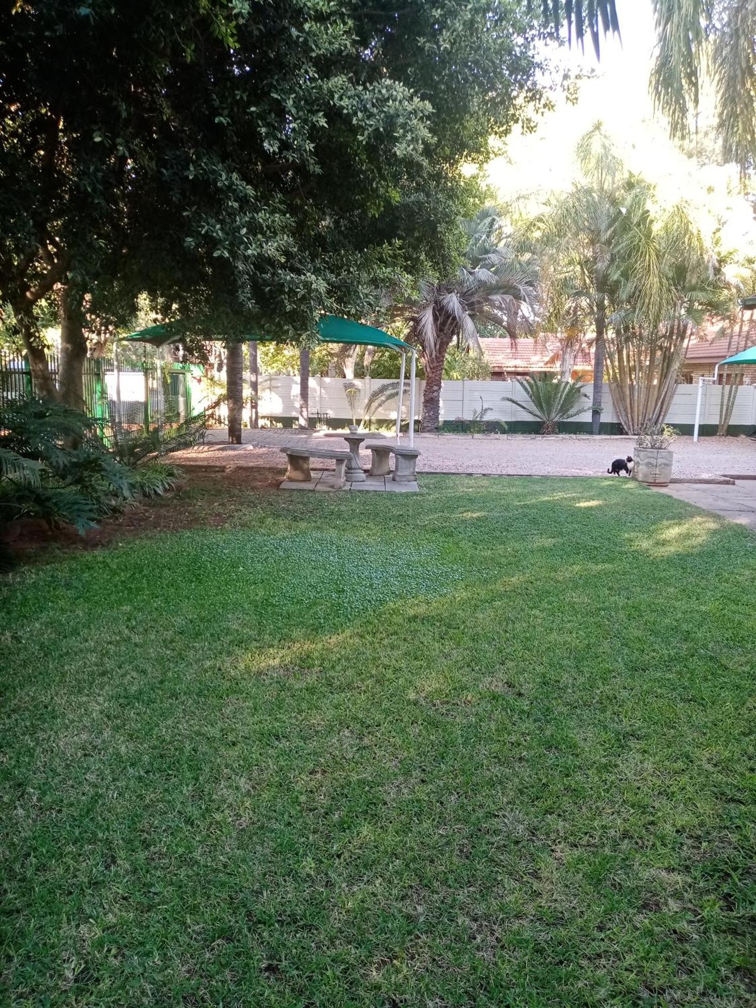 De La Rose Guesthouse Lephalale 外观 照片