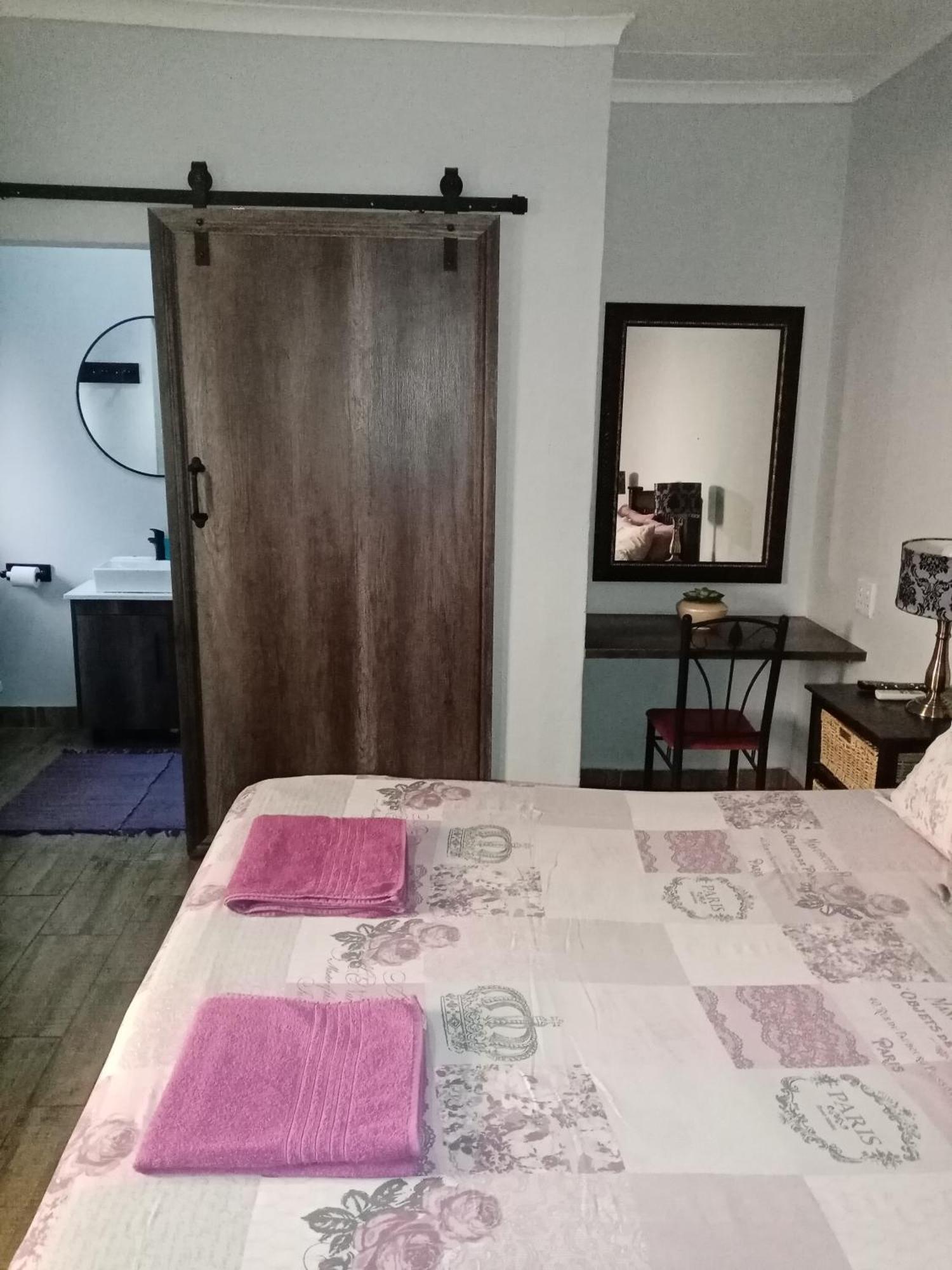 De La Rose Guesthouse Lephalale 外观 照片