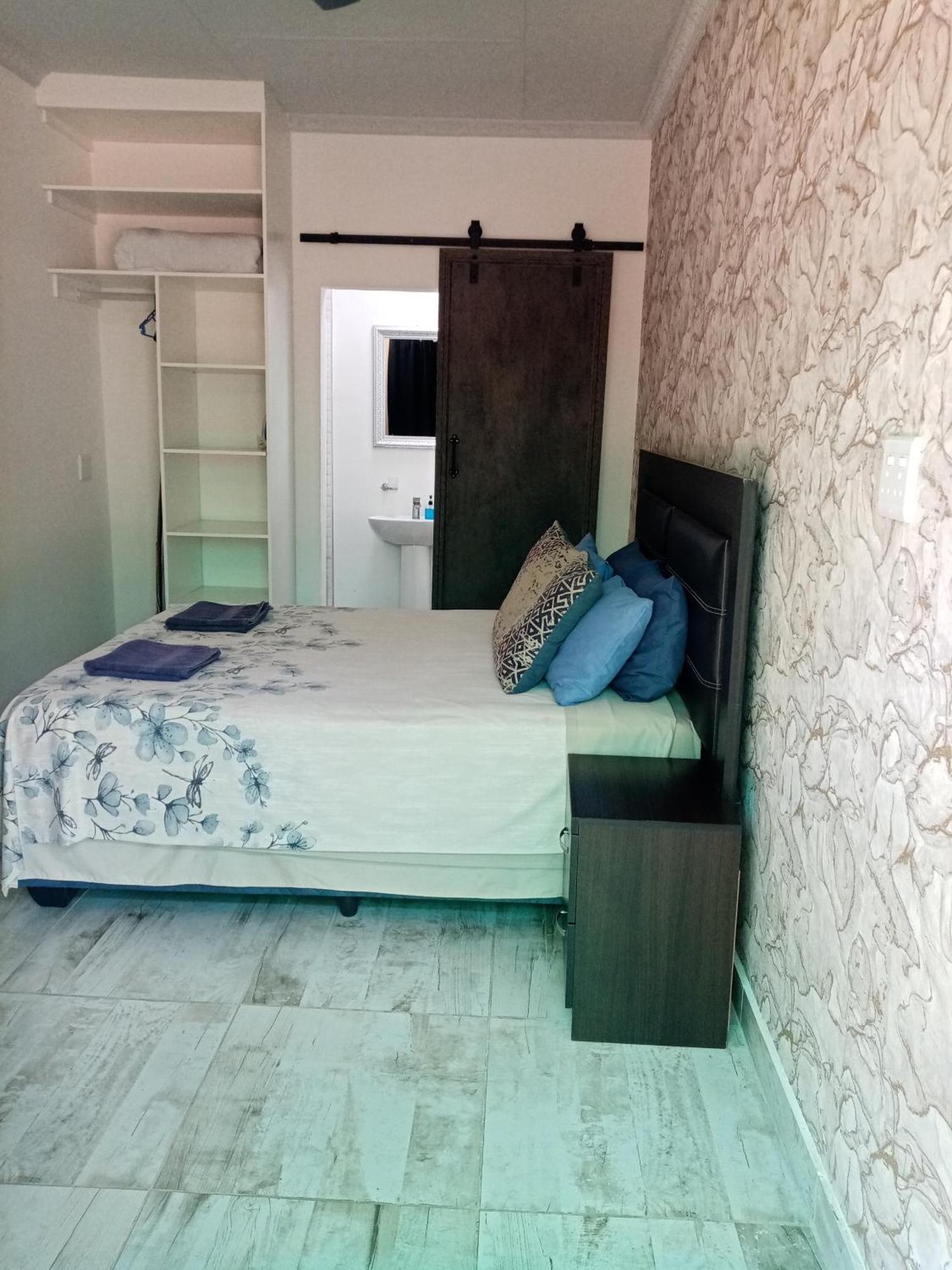 De La Rose Guesthouse Lephalale 外观 照片