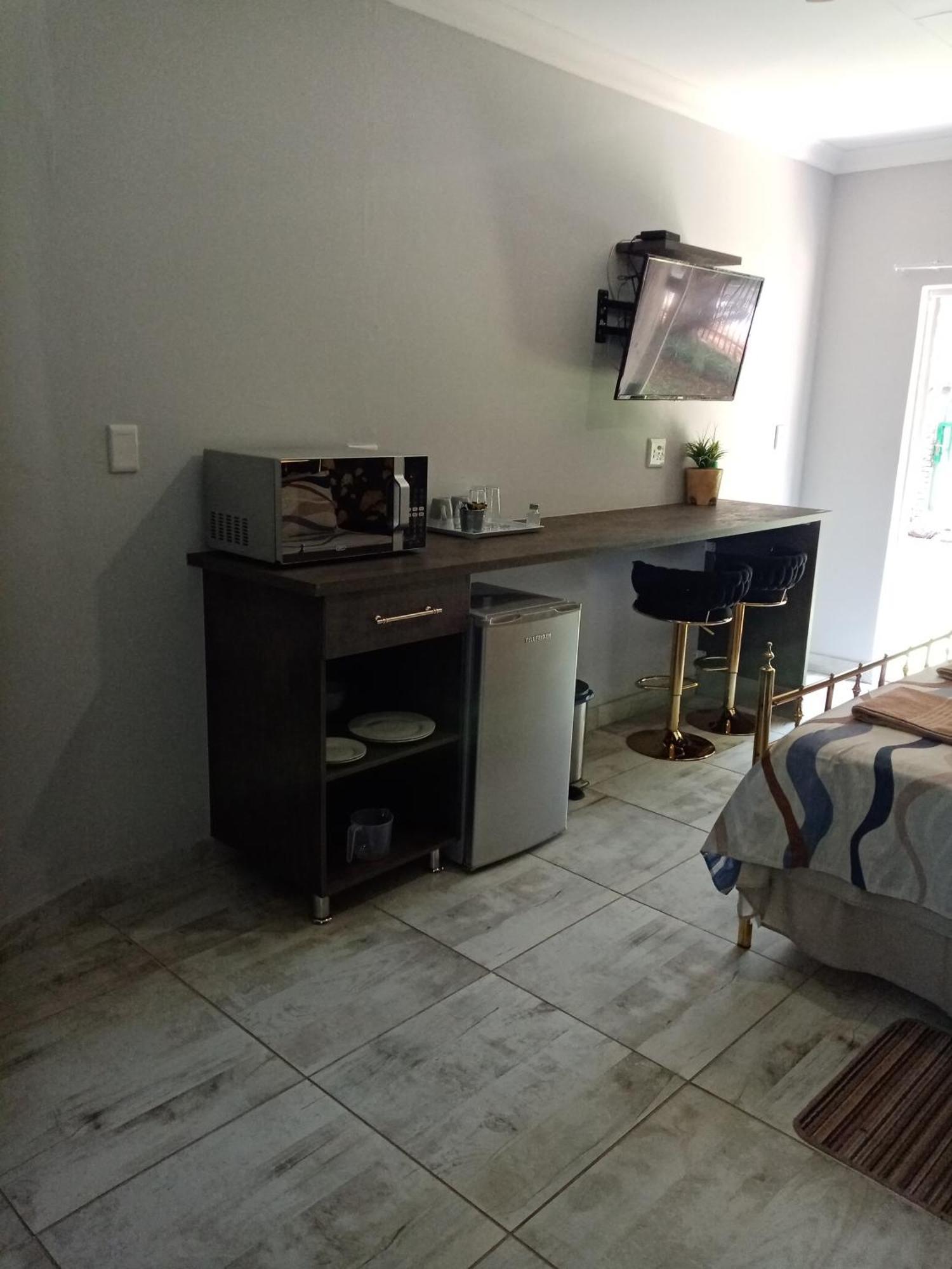 De La Rose Guesthouse Lephalale 外观 照片