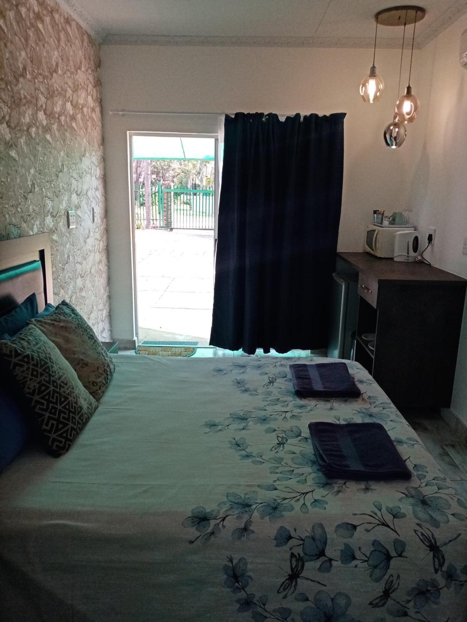 De La Rose Guesthouse Lephalale 外观 照片